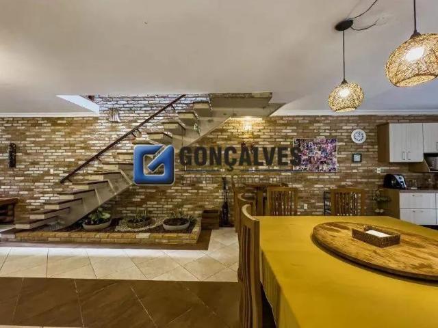 Casa com 3 Quartos para alugar, 288m² Centro