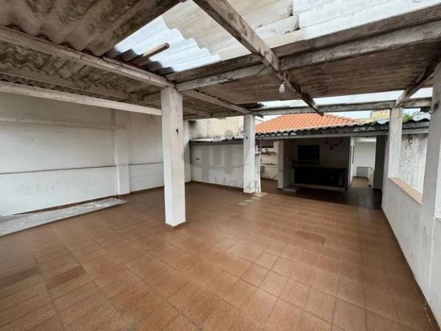 Casa com 3 dormitórios localizado no Bairro Olímpico, em São Caetano Do Sul