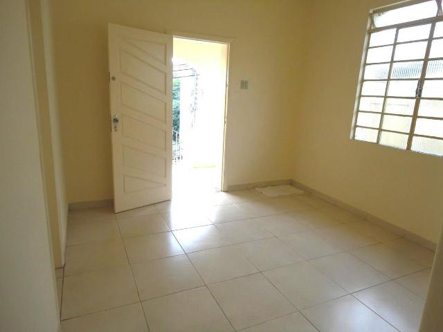 Casa com 3 quartos para alugar no bairro Carlos Prates, 118m²