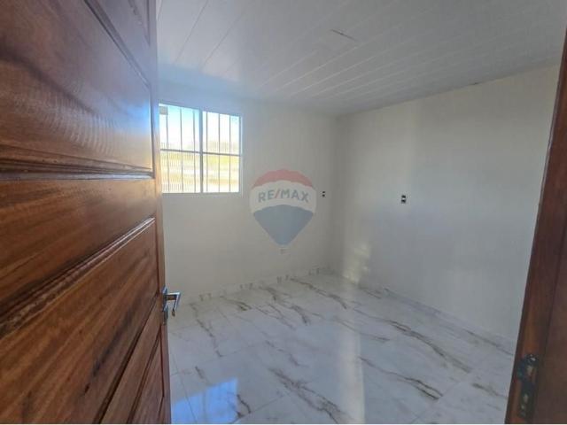 Casa Com 3 Quartos para Locação no Centro do Cabo!