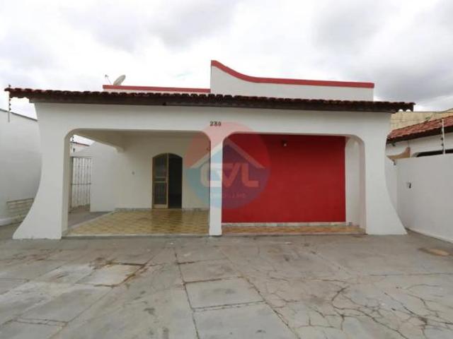 Casa com 3 quartos próximo a UFMT