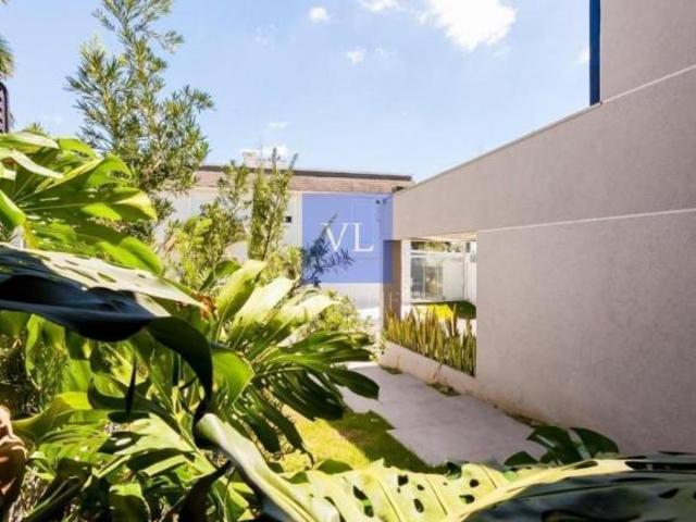 CASA COM 3 SUÍTES 4 VAGAS ALTO PADRÃO Residência sofisticada em condomínio de luxo no Pilarzinho