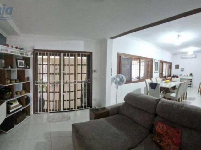 Casa com 3 suítes a 100 m da praia à venda, 200 m² por R$ 2.000.000 Barequeçaba São Sebastião/SP