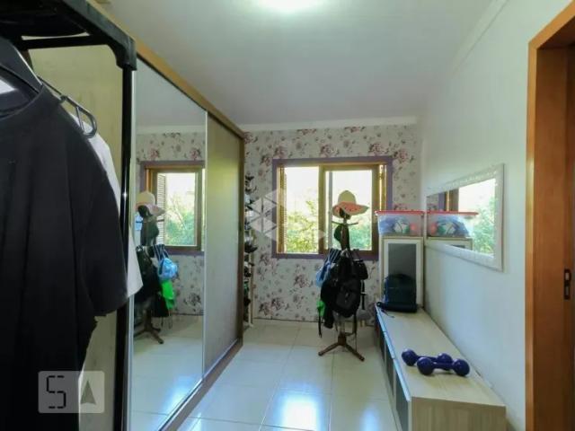 Casa com 3 suítes e uma vaga no Guaruja em Porto Alegre