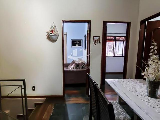 Casa com 3 vagas de garagem no bairro Teixeiras