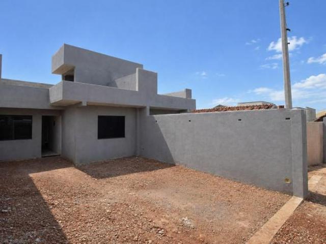 CASA COM TERRAÇO BAIRRO CAPÃO DA IMBUIA