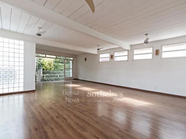 Casa com terraço e vista ao pôr do sol