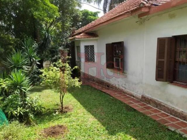 Casa com Terreno de esquina no Brooklin Paulista