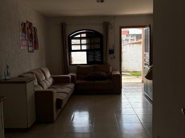 Casa com terreno de frente para rodovia Ipanema