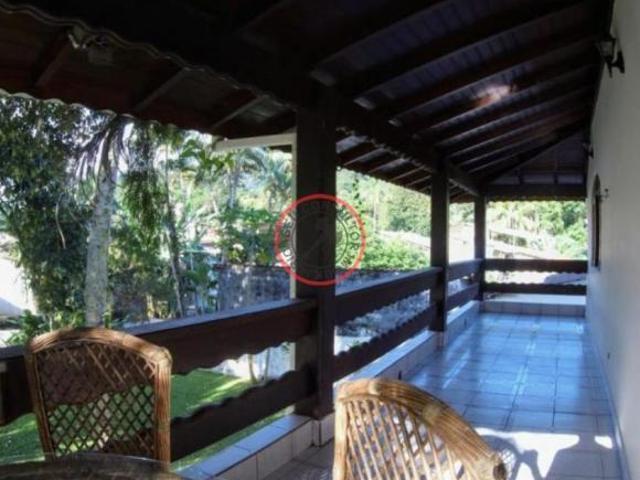 CASA COM TERRENO DE 1.356 METROS A VENDA, NA PRINCIPAL AVENIDA DE BOISSUCANGA