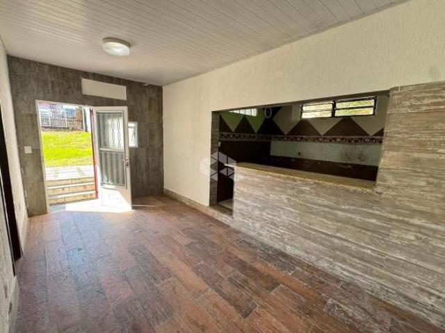 CASA COM TERRENO DE 300m² EM AVENIDA NA ZONA SUL DE PORTO ALEGRE