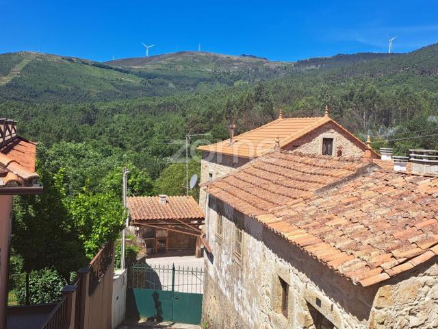 Casa com terreno em Pisão de Teresa