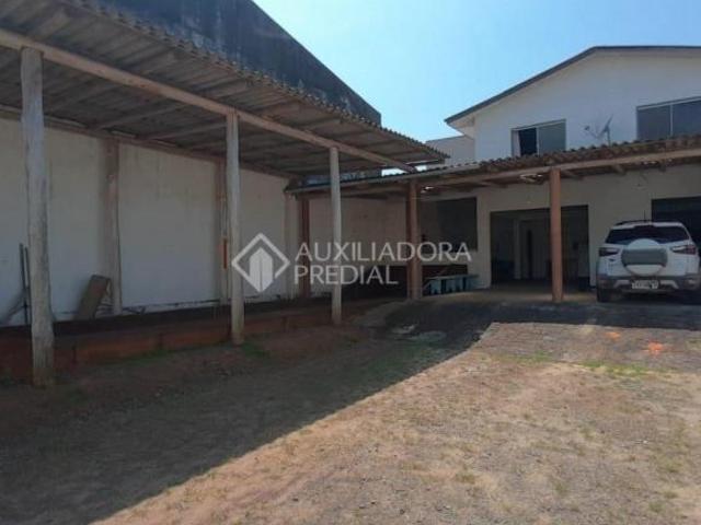 CASA COM TERRENO GRANDE