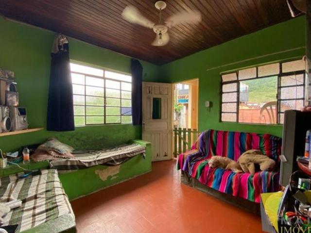 CASA COM TERRENO GRANDE NA REGIÃO CENTRAL