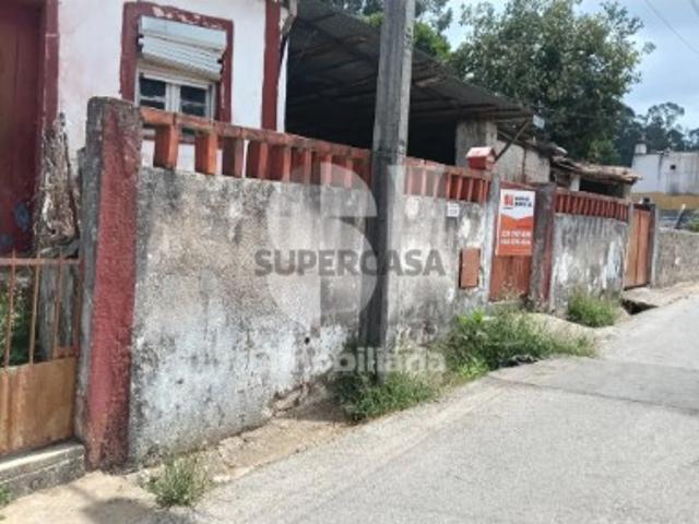 Casa com terreno para recuperar