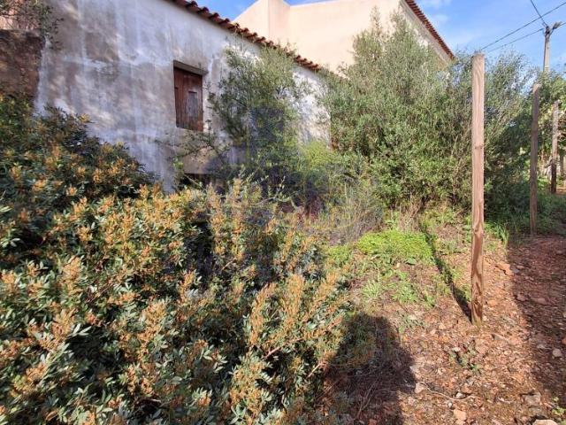 Casa com terreno situada na Figueirinha, Silves
