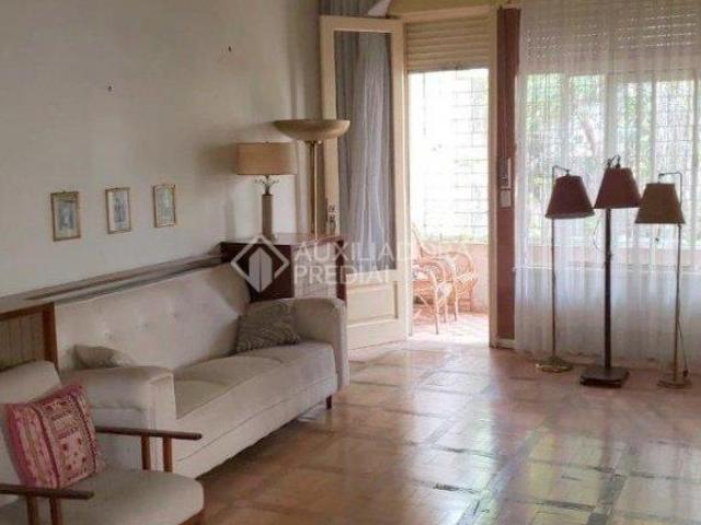 Casa, com terreno 11x66, no bairro Auxiliadora