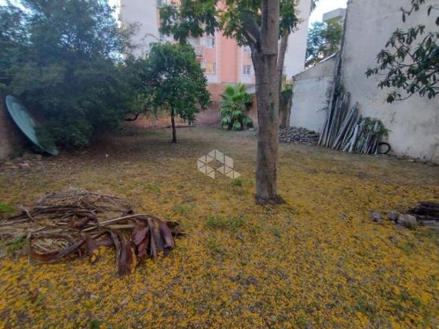 Casa com terreno 12,5x45 no CENTRO !