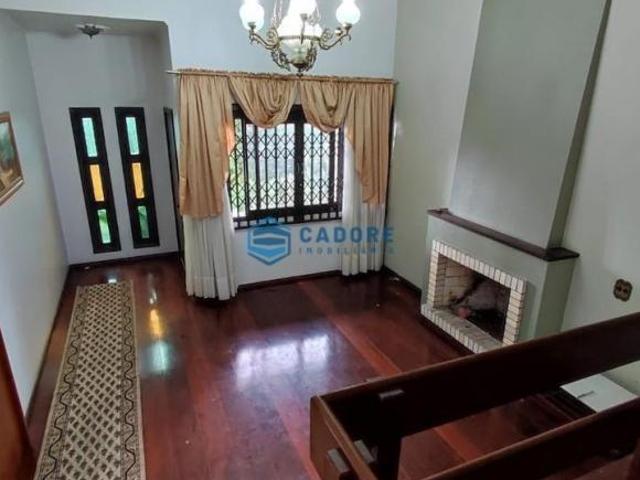 Casa com três dormitórios, bairro Floresta