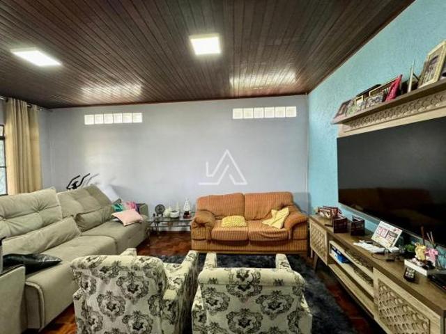 CASA COM TRÊS DORMITÓRIOS COM GARAGEM NO BAIRRO SANTA MARIA