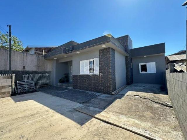 Casa com três dormitórios sendo um suíte em Garibaldi