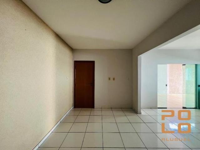 Casa com três quartos para alugar no Setor Faiçalville, em Goiânia GO