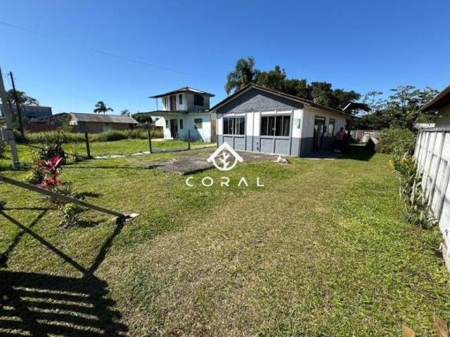 Casa com um super terreno