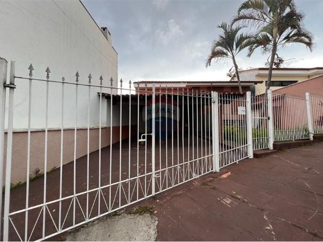 Casa com uma maravilhosa vista para o Lago do Taboão, no Jardim Nova Bragança, S. Paulo