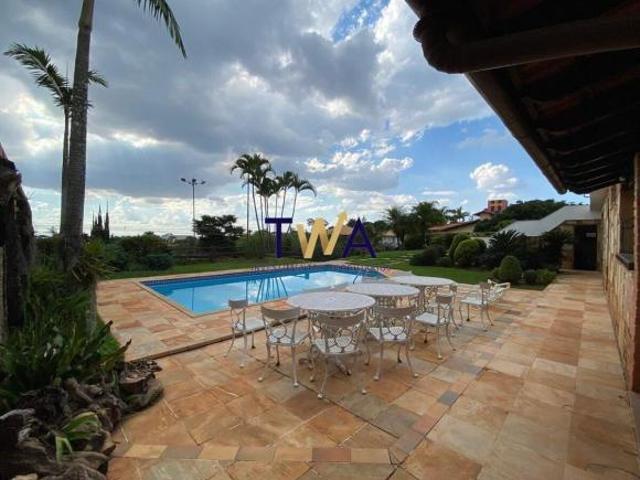Casa com a maior permissividade comercial no Belvedere. 1860 ² de Terreno 650² de construção