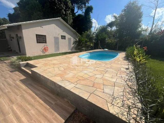 CASA COM AMPLA ÁREA DE LAZER NA CIDADE DE FELIZ