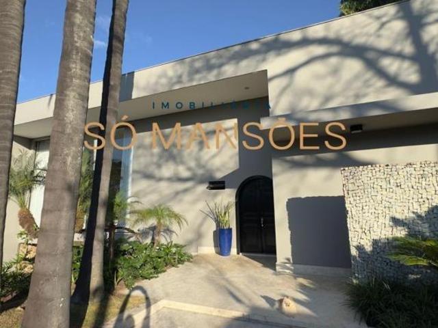 Casa com Ampla Garagem de 676 m² à Venda com 4 Suítes e Espaço Gourmet no Condomínio Pampulha, Belo