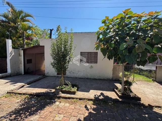 CASA COM AMPLO TERRENO NO ANA NERY