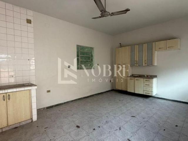 Casa com Amplo Terreno no Bom Retiro – Excelente Potencial para Moradia e Investimento