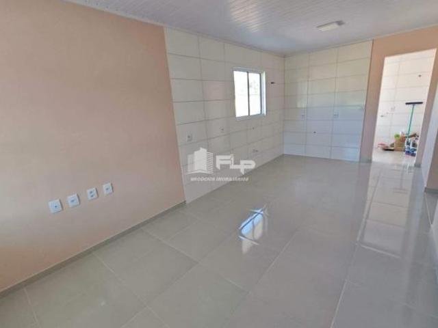 CASA COM AMPLO TERRENO NO CANTO DO RIO