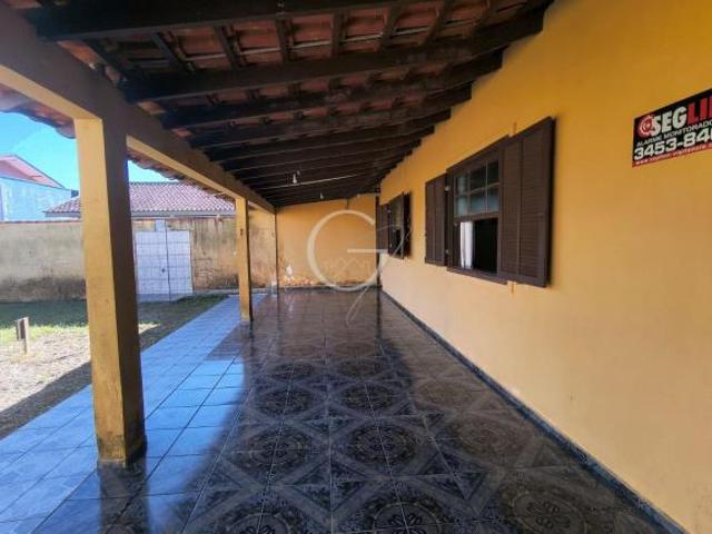 CASA COM AMPLO TERRENO NO CARMERY