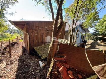 CASA COM AMPLO TERRENO NO PICÃO