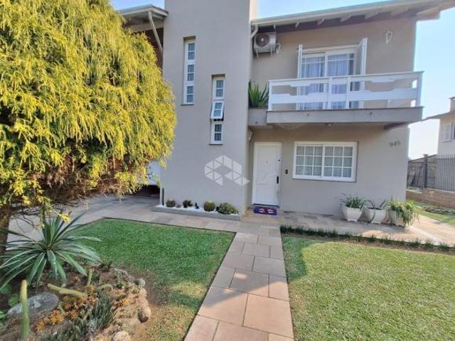 Casa com amplo terreno com otima localização