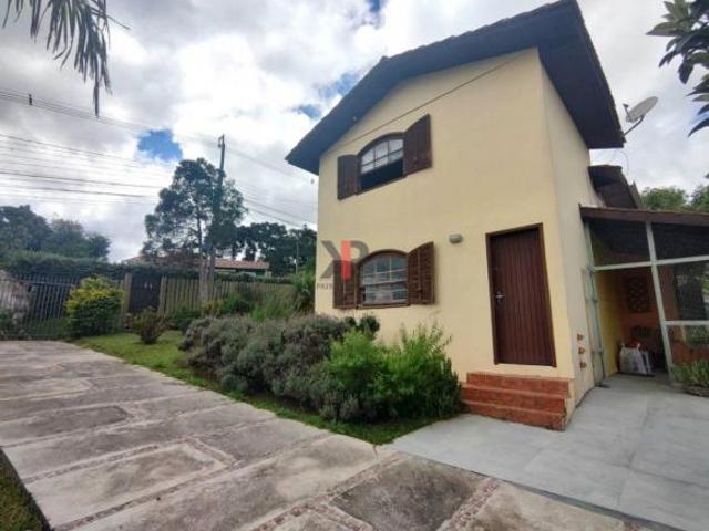 Casa com amplo terreno de esquina no Butiatuvinha, a 50 metros da Av. Manoel Ribas