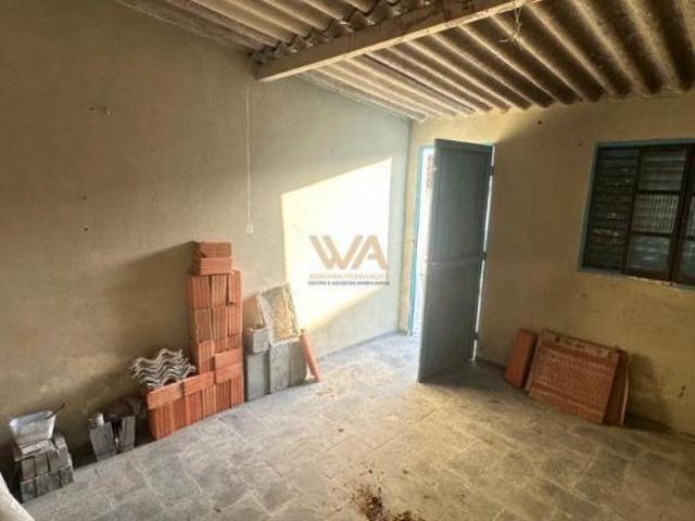 Casa com Amplo Terreno e 7 Vagas no Jardim Camila
