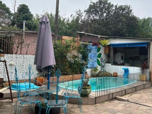 Casa com amplo terreno em Alvorada