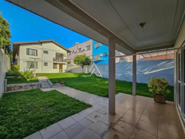 Casa com amplo terreno junto ao iot