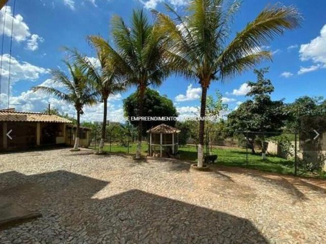 Casa com amplo lote com localização espetacular