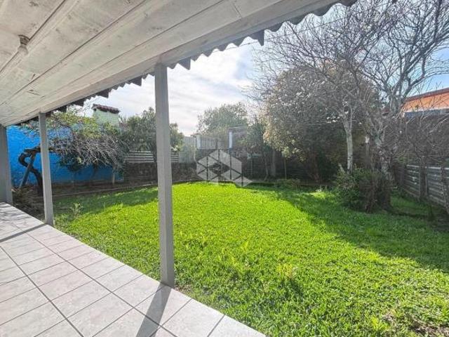 CASA COM AMPLO PÁTIO NO ARROIO GRANDE