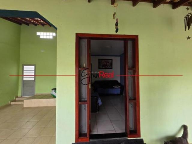 CASA COM AMPLO QUINTAL A VENDA BAIRRO VILA AVAI