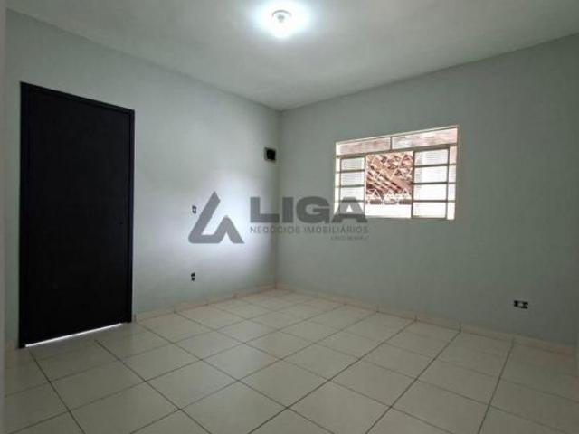 Casa com Amplo Quintal e Excelente Localização no Jardim Amanda CA001223