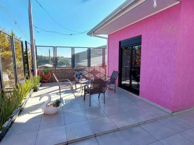 Casa com dois dormitórios com vista para o vale
