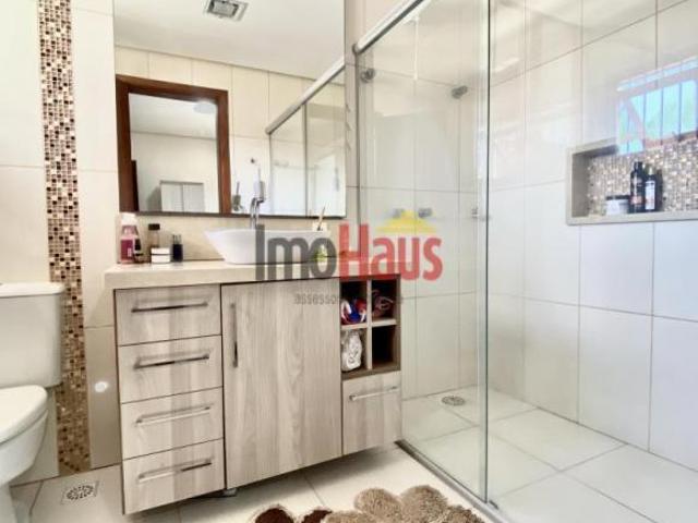 Casa com dois dormitórios disponíveis para venda no Bairro Casa de