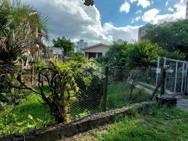 Casa com dois pisos no bairro Borgo