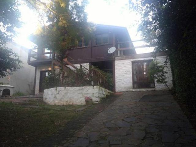 Casa com dois terrenos, de esquina