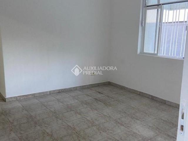 Casa com edícula e salão